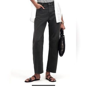 Madewell Darted Barrel Jeans in Olenda Wash